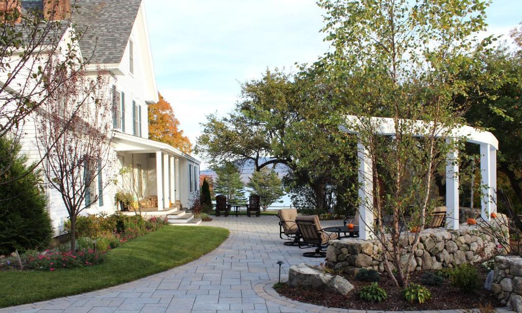 Inn At Pleasant Lake New London Экстерьер фото