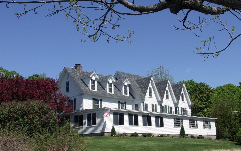 Inn At Pleasant Lake New London Экстерьер фото