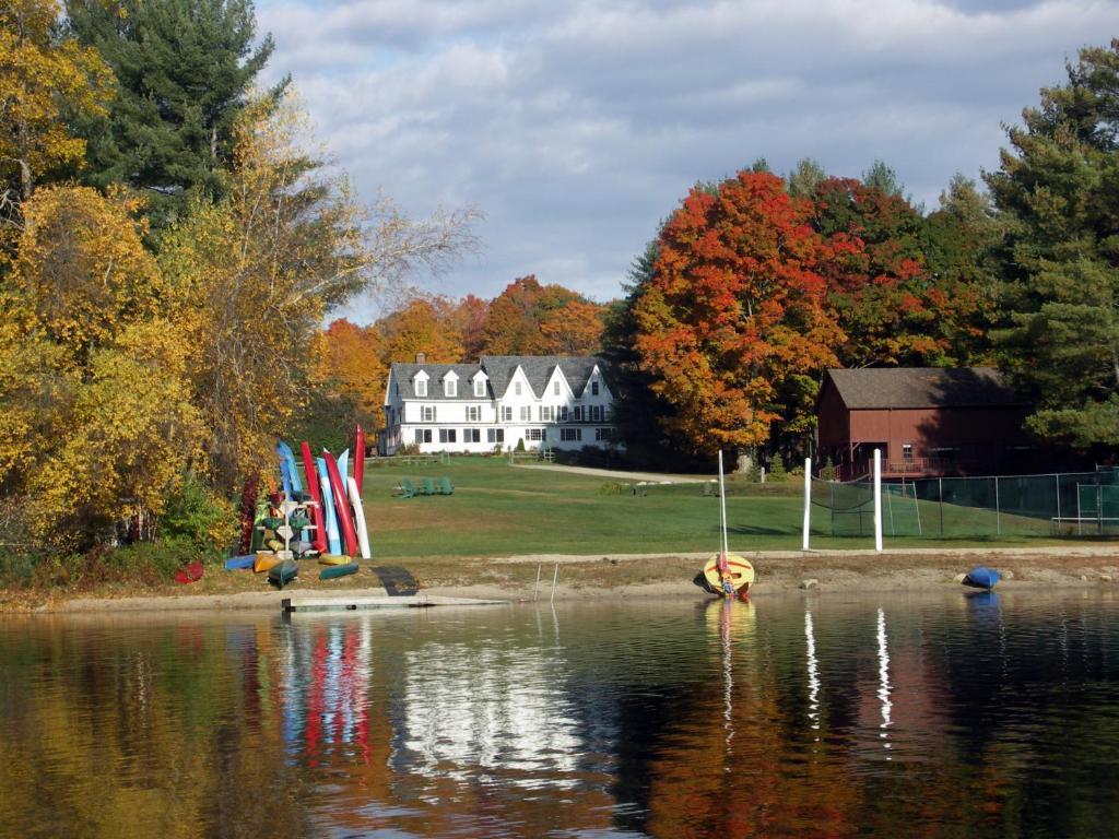 Inn At Pleasant Lake New London Экстерьер фото