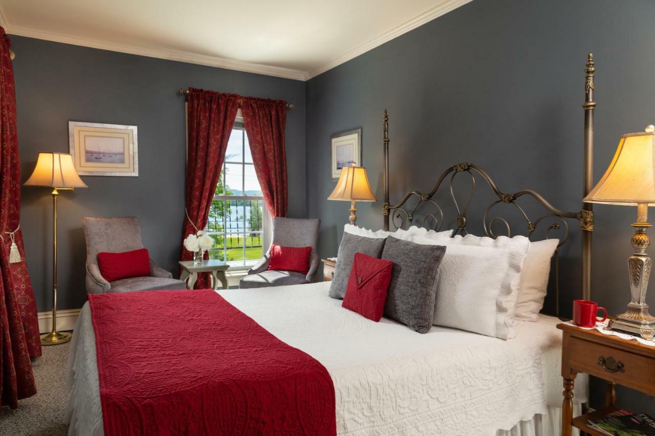 Inn At Pleasant Lake New London Экстерьер фото
