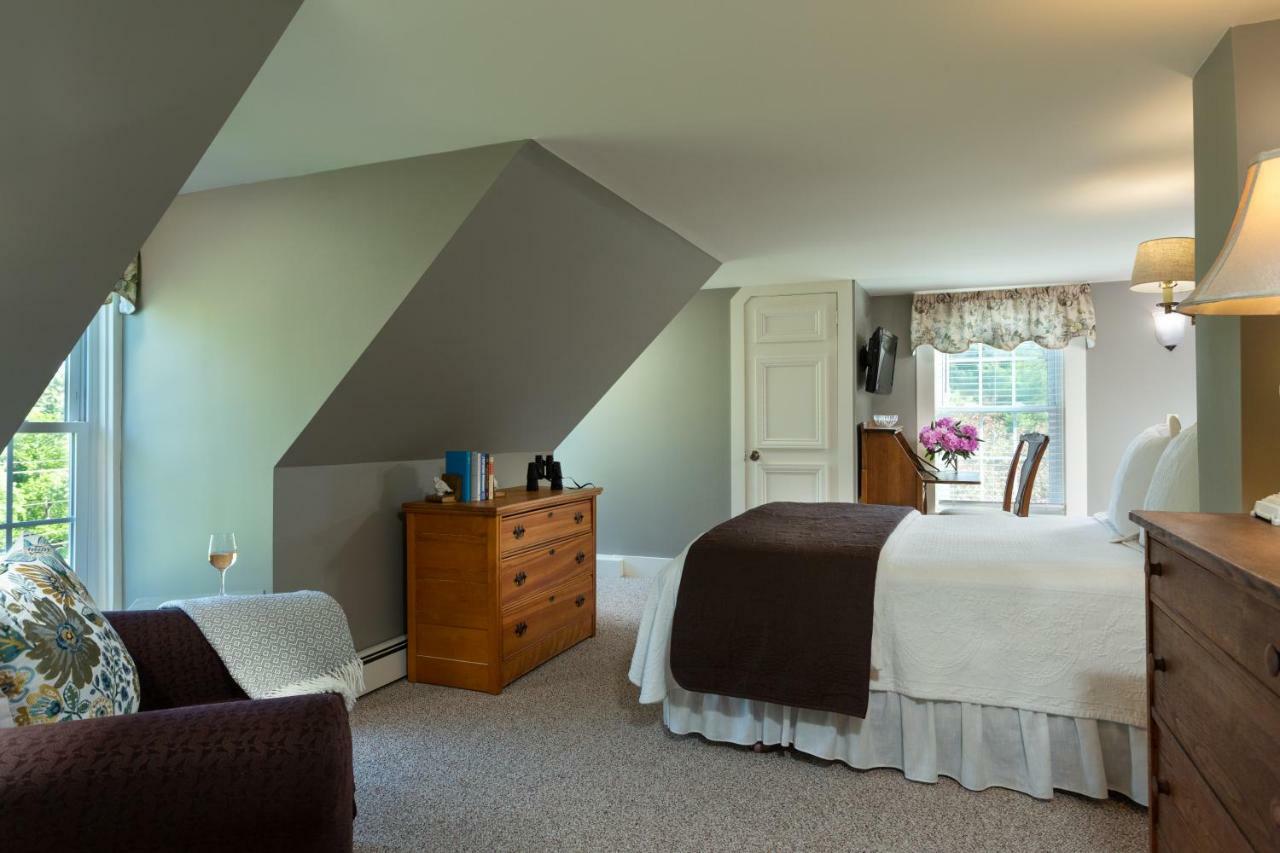 Inn At Pleasant Lake New London Экстерьер фото