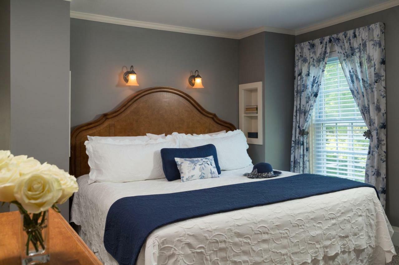 Inn At Pleasant Lake New London Экстерьер фото