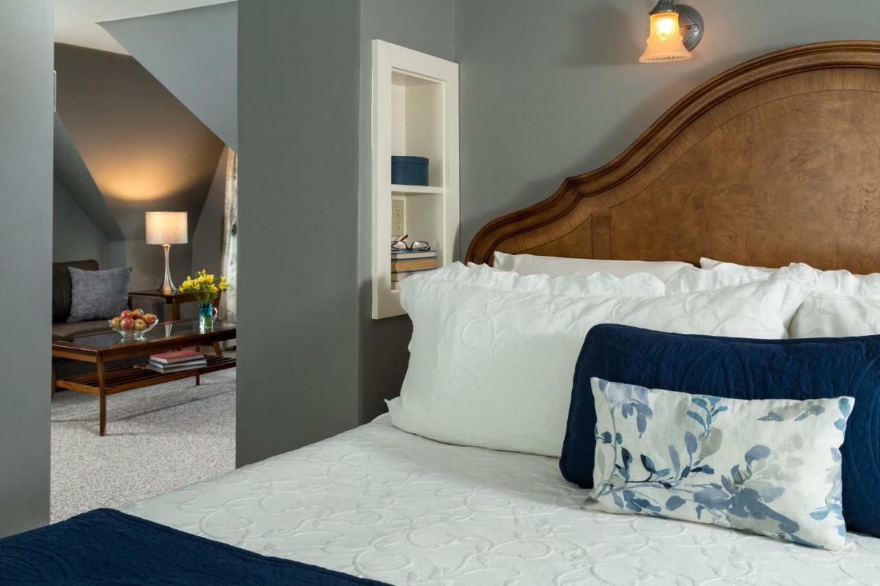 Inn At Pleasant Lake New London Экстерьер фото