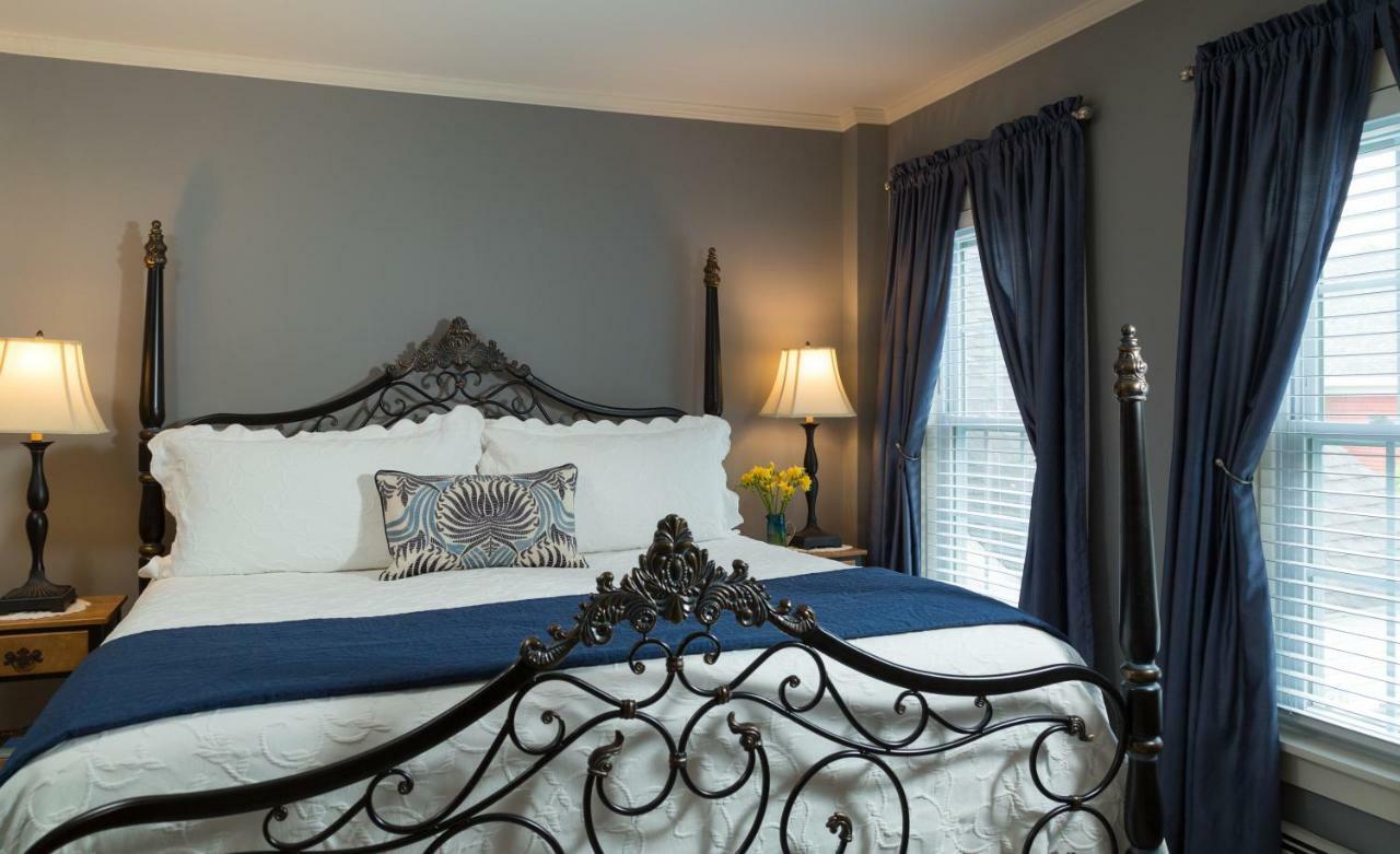 Inn At Pleasant Lake New London Экстерьер фото