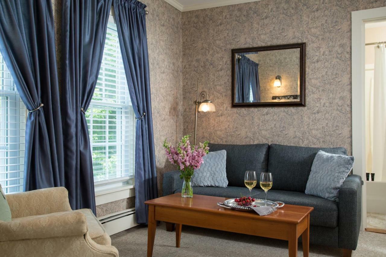 Inn At Pleasant Lake New London Экстерьер фото