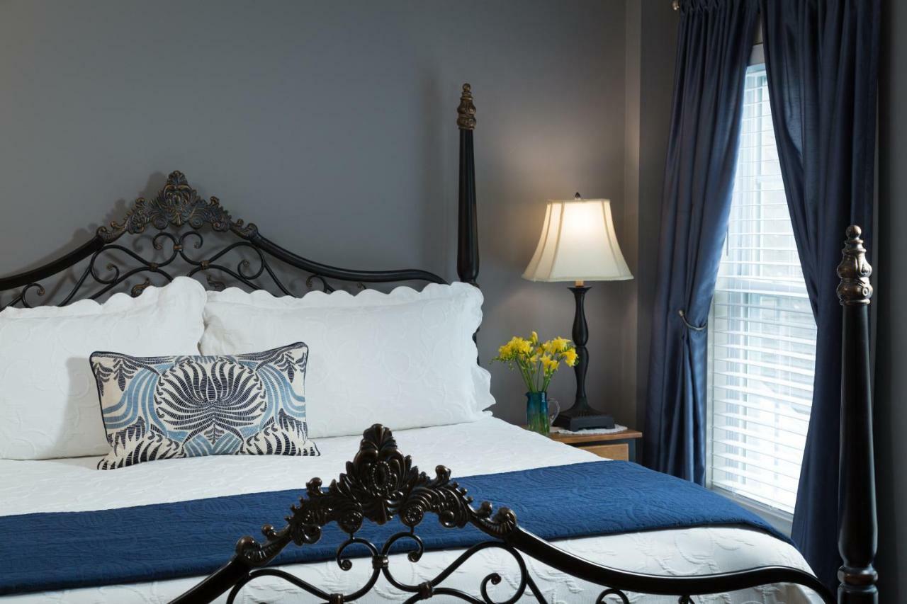 Inn At Pleasant Lake New London Экстерьер фото