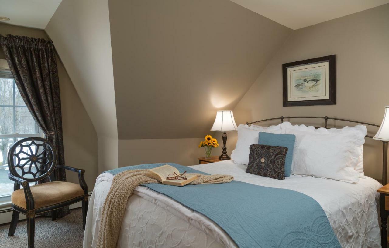 Inn At Pleasant Lake New London Экстерьер фото