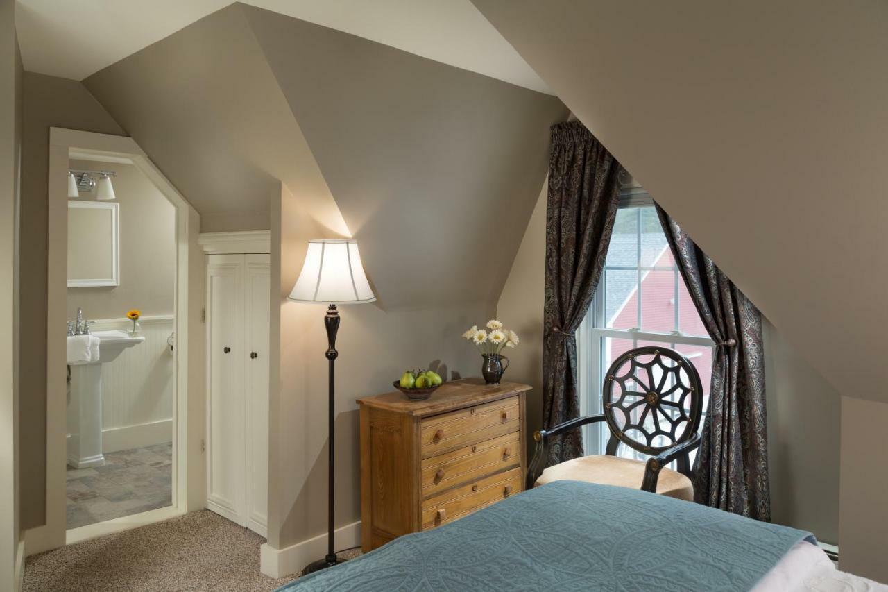 Inn At Pleasant Lake New London Экстерьер фото