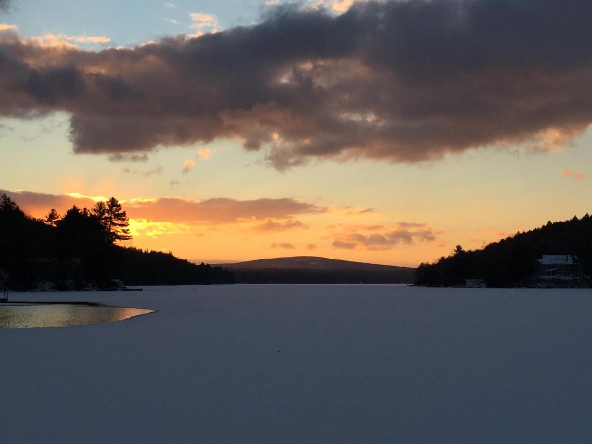 Inn At Pleasant Lake New London Экстерьер фото